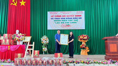 Lễ công bố quyết định và trao Giấy chứng nhận nhãn hiệu tập thể  "Lạc đỏ Chi Lăng" của huyện Chi Lăng